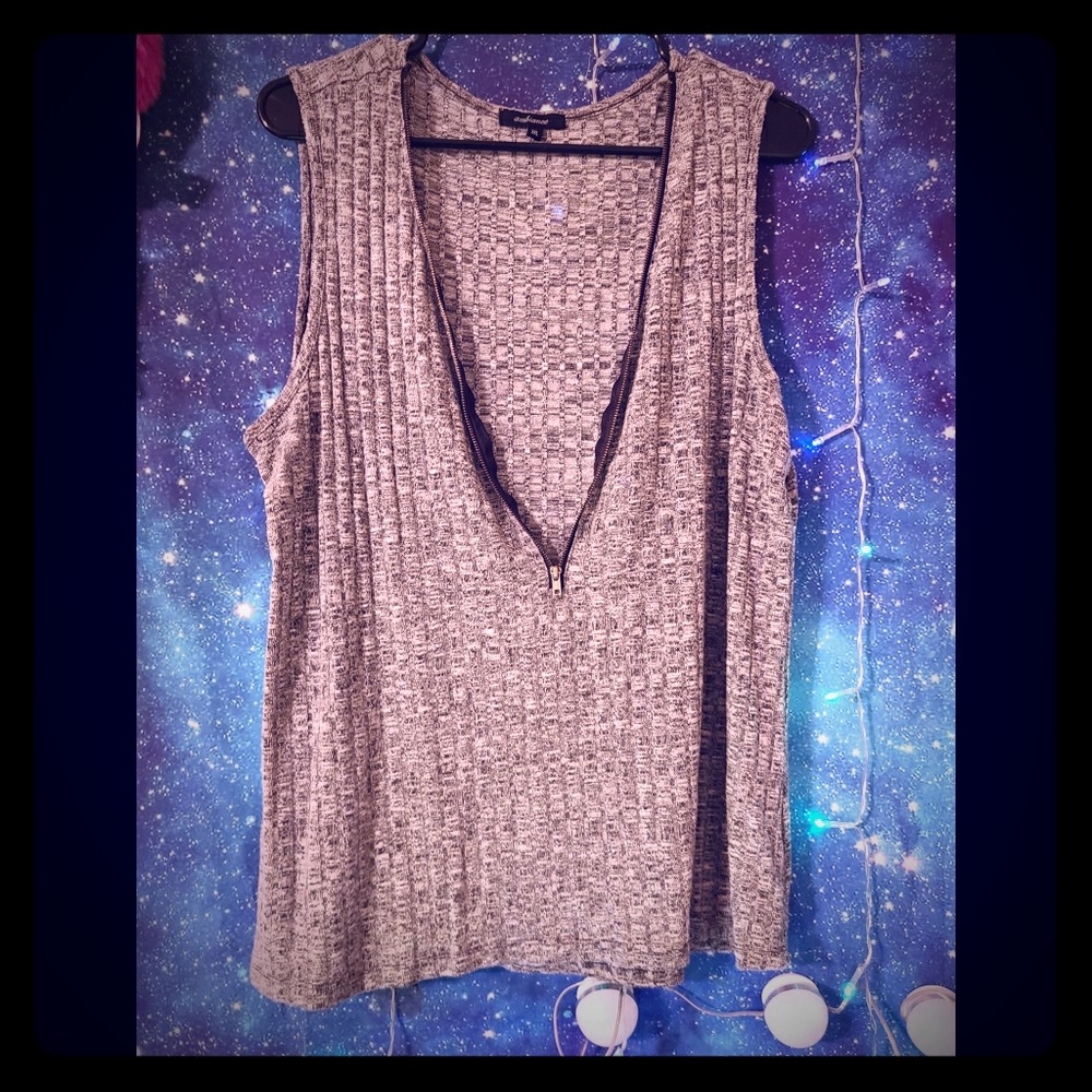 Ribbed sleeveless shirt